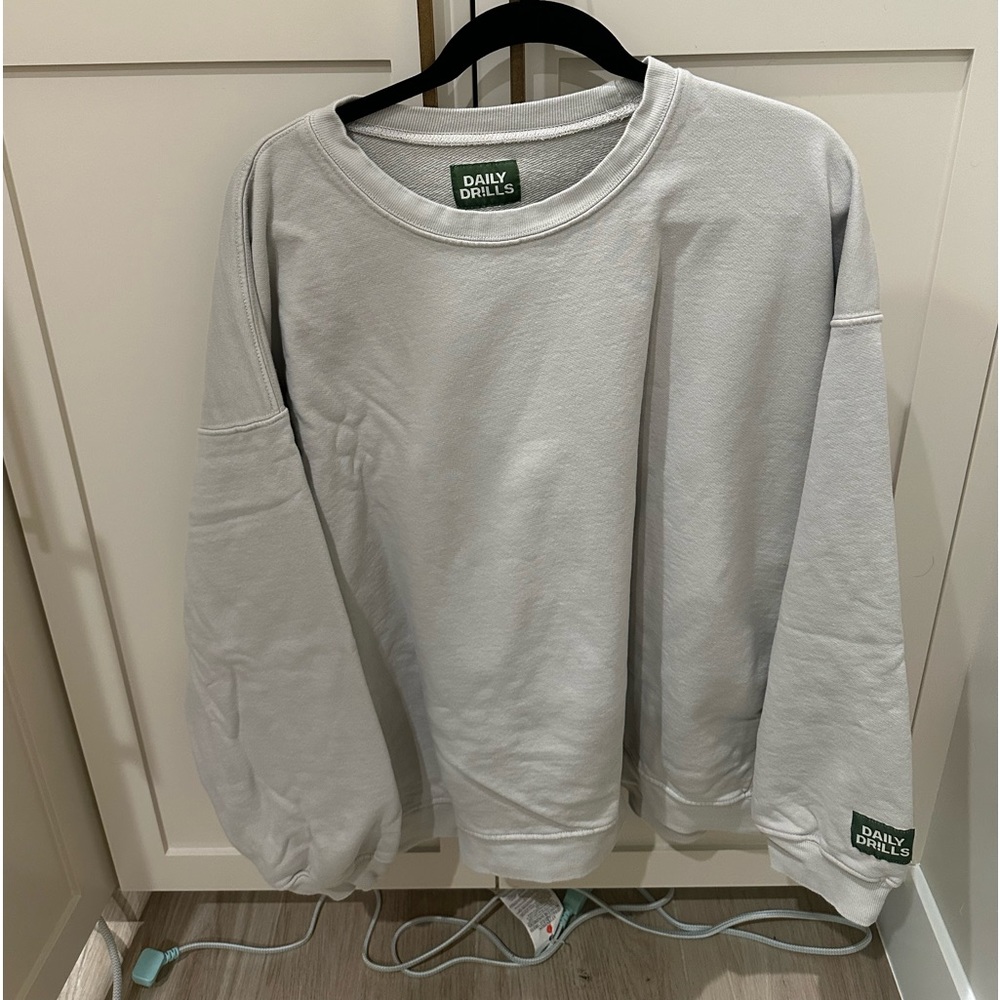 Women’s Daily Drills oversized sweatshirt. M/L